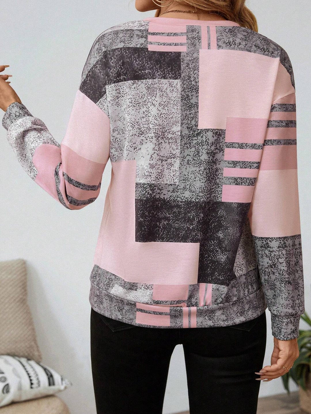 LOTTIE - DAINTY CHARM SWEATSHIRT