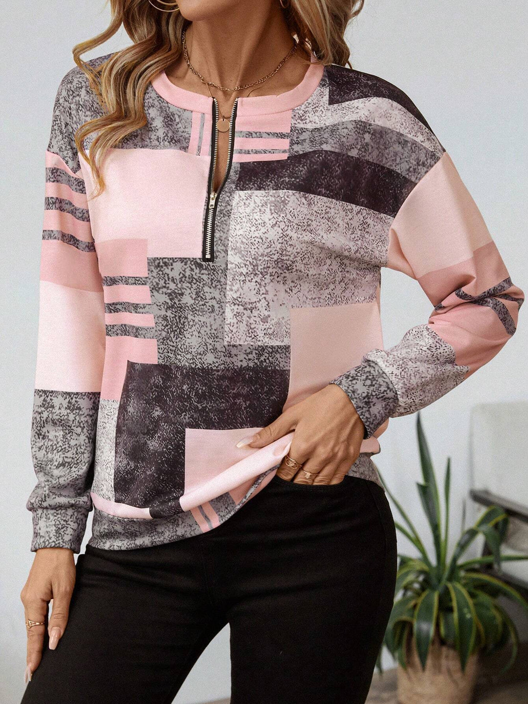 LOTTIE - DAINTY CHARM SWEATSHIRT