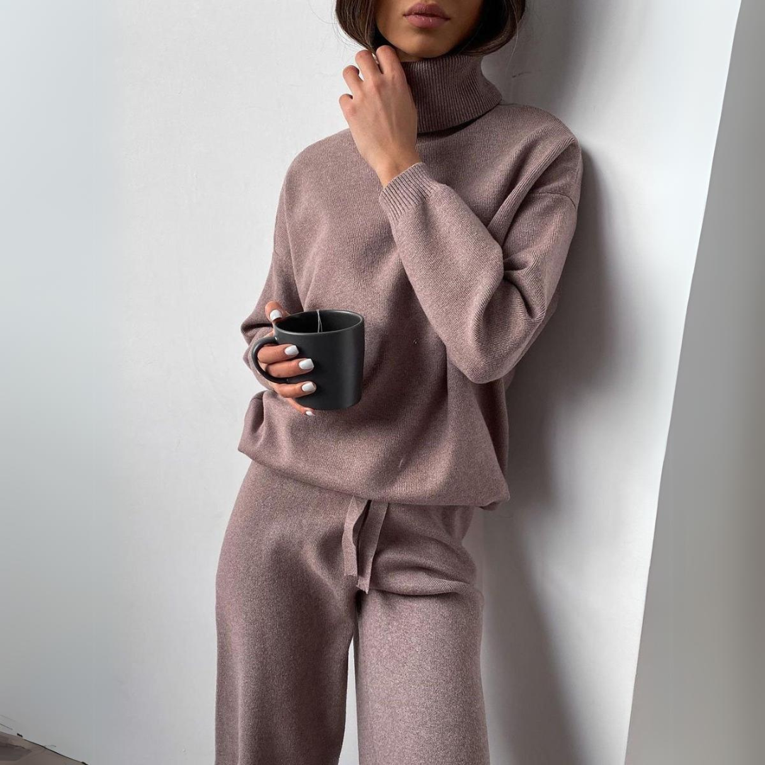 APRIL - SNUG HIGH-NECK LOUNGE SET