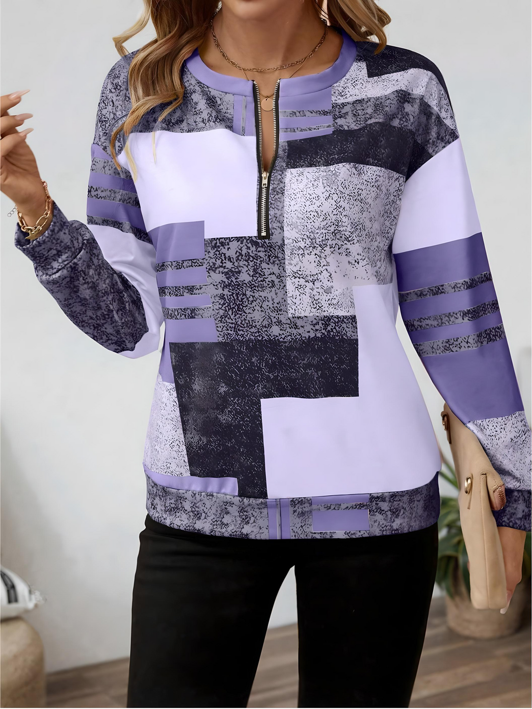 LOTTIE - DAINTY CHARM SWEATSHIRT