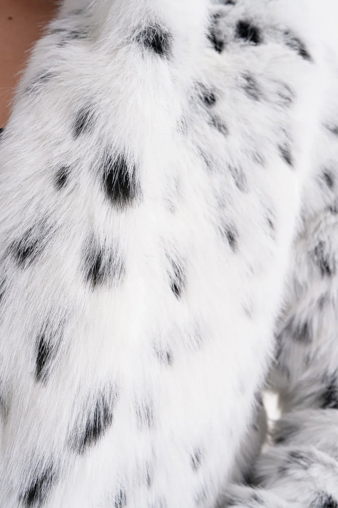 Mia | Leopard Hooded Faux Fur Coat – White
