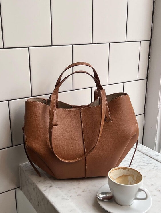 Pernilla™ - STRUCTURED TOTE BAG WITH SIDE GATHERING