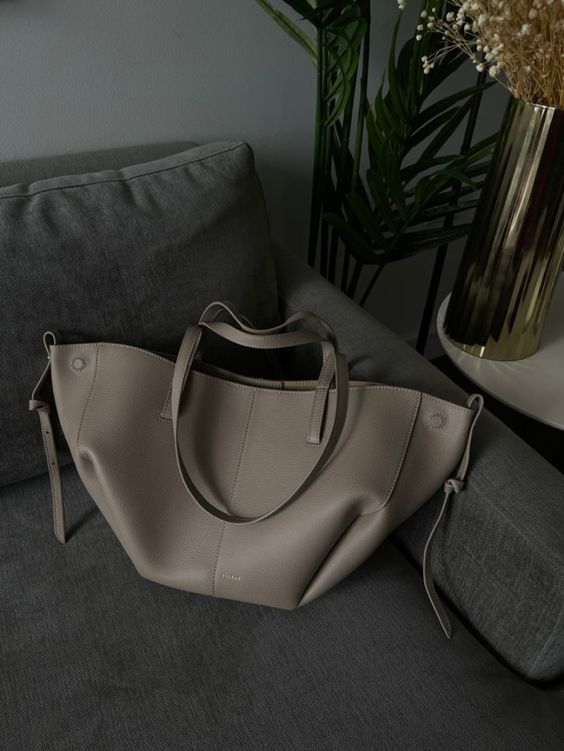 Pernilla™ - STRUCTURED TOTE BAG WITH SIDE GATHERING