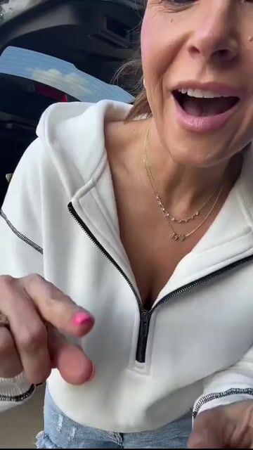 Jia | Women's Half Zip Cropped Hoodie